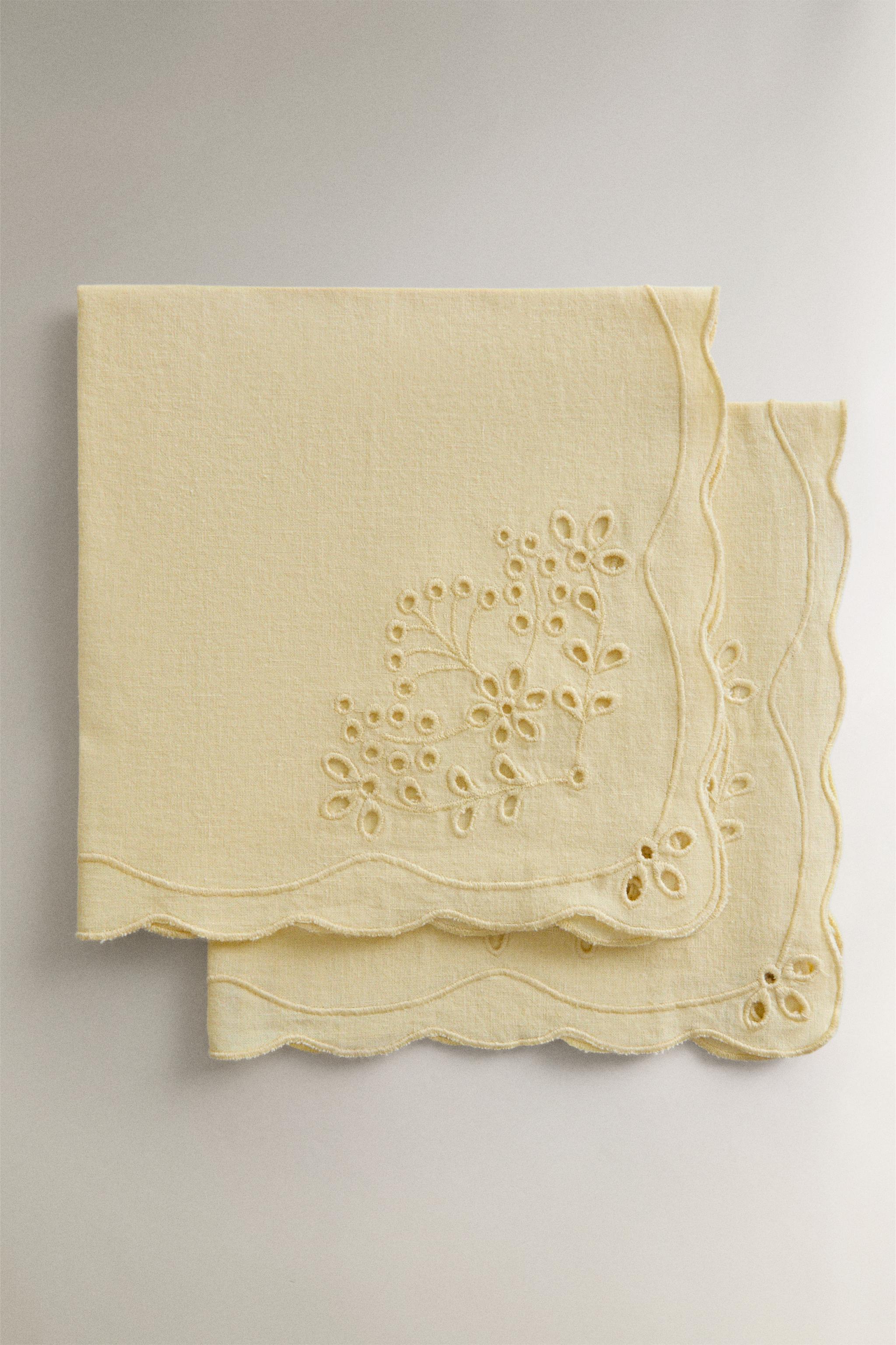 LOT DE SERVIETTES DE TABLE LIN BRODERIE AJOURÉE (LOT DE 2)